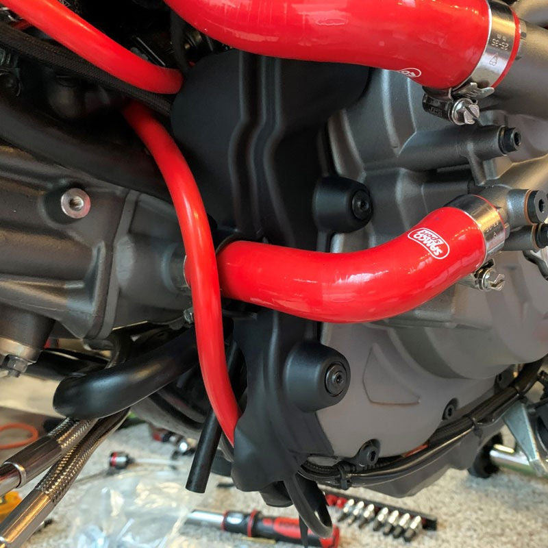 サムコスポーツ / Samco Sport Ducati Hypermotard 950 / 950 SP 2019-2020 8 ピース シリコンラジエーター クーラントホースキット | DUC-33-RD