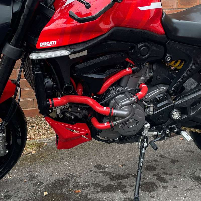 Samco Sport / サムコスポーツ シリコンラジエータークーラントホースキット Ducati Monster 937 2021 - 2025 11 ピース | DUC-35