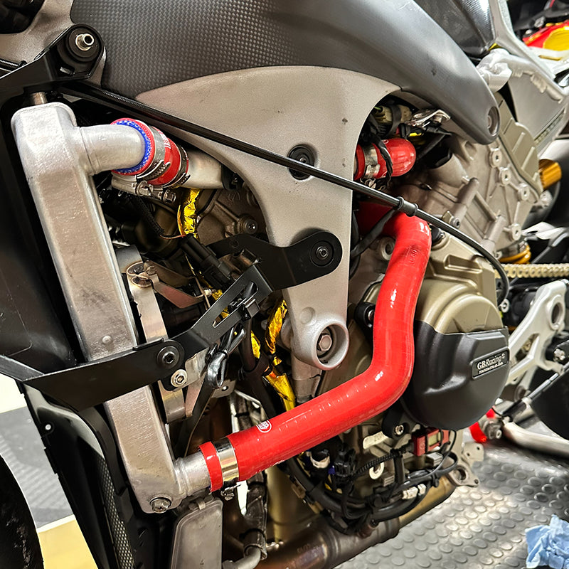Samco Sport / サムコスポーツ シリコンラジエータークーラントホースキット Ducati Panigale(パニガーレ) V4 Thermostat Bypass / Delete 2018 - 2025 3ピース | DUC-38