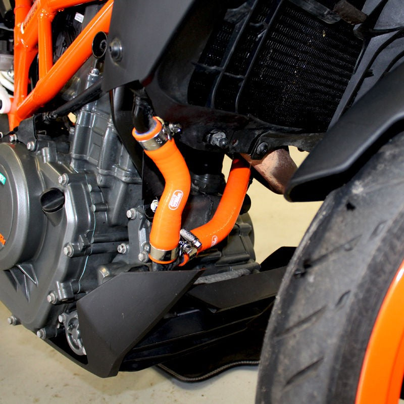 サムコスポーツ / Samco Sport KTM 250 Duke 2017 - 2020 4 ピース シリコンラジエーター クーラントホースキット | KTM-109-OR