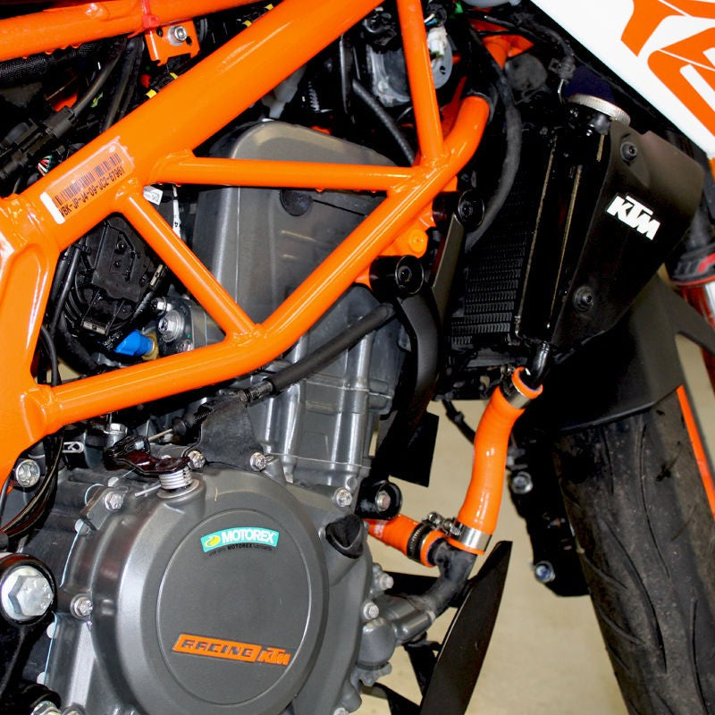 サムコスポーツ / Samco Sport KTM 250 Duke 2017 - 2020 4 ピース シリコンラジエーター クーラントホースキット | KTM-109-OR