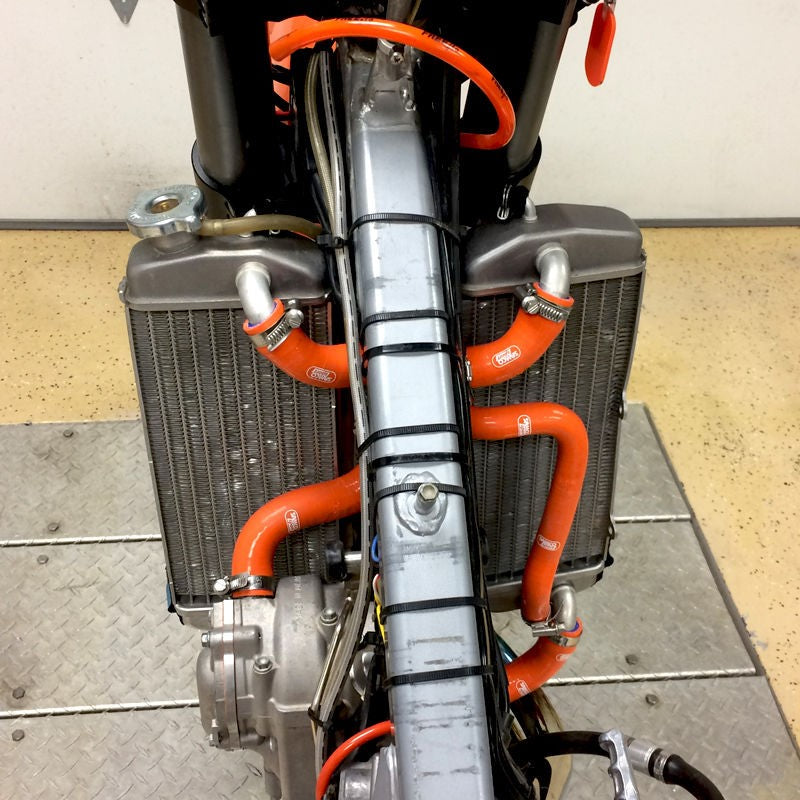 サムコスポーツ / Samco Sport KTM 400 EXC 2000 - 2002 6 ピース シリコンラジエーター クーラントホースキット | KTM-28-OR