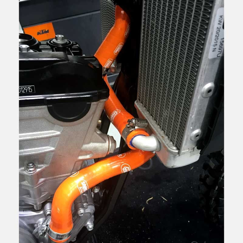 サムコスポーツ / Samco Sport KTM 250 EXC-F 2017 - 2019 3 ピース サーモスタットバイパス シリコンラジエーター クーラントホースキット | KTM-80-OR
