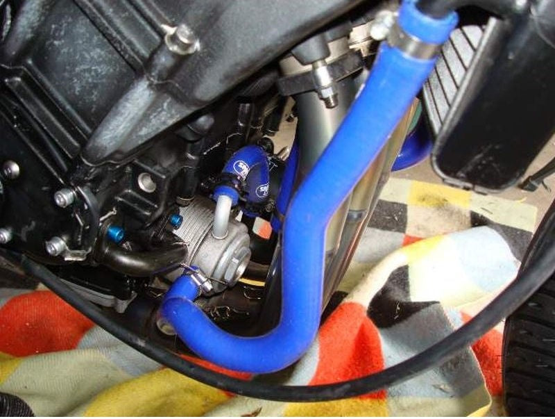 サムコスポーツ / Samco Sport Yamaha YZF R1 2004 - 2006 16 ピース シリコンラジエーター クーラントホースキット | YAM-8-BU