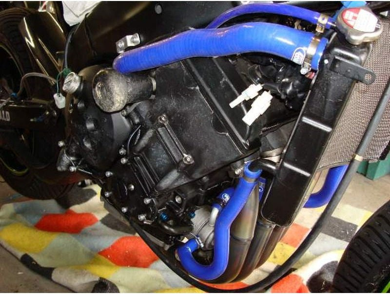 サムコスポーツ / Samco Sport Yamaha YZF R1 2004 - 2006 16 ピース シリコンラジエーター クーラントホースキット | YAM-8-BU