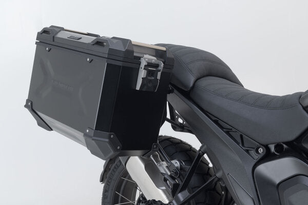 SW MOTECH / SWモテック アドベンチャーセットラゲッジ ブラック BMW R 1300 GS (23-). BMW トップケースホルダー | ADV.07.975.75100/B