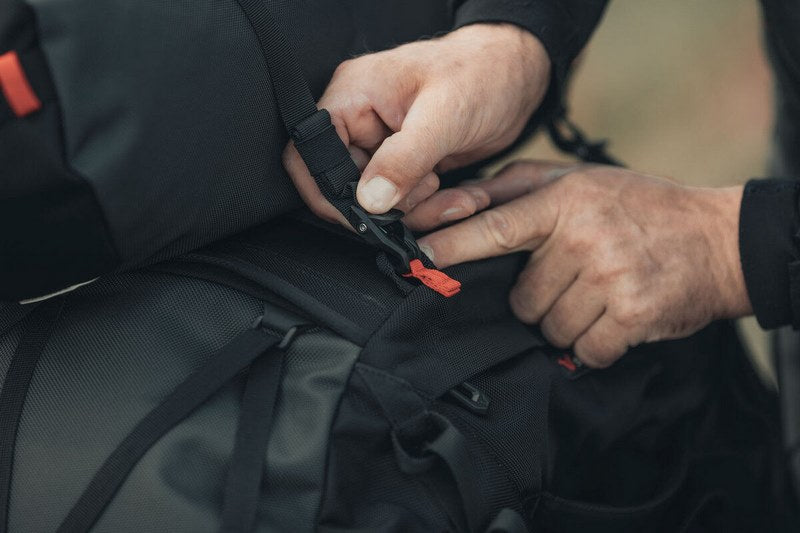 SW-MOTECH / SWモテック PRO テントバッグ テールバッグ. 1680D Ballistic Nylon. ブラック/アンスラサイト 18 l | BC.HTA.00.350.30000