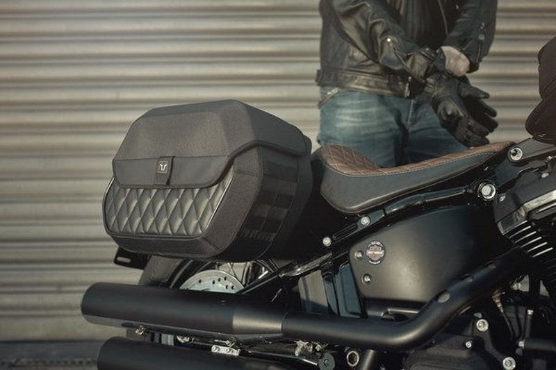 SW-MOTECH / SWモテック Legend Gear (レジェンドギア) サイドバッグシステム LH Harley-Davidson Softail Fat Bob (17-). | BC.HTA.18.682.20300