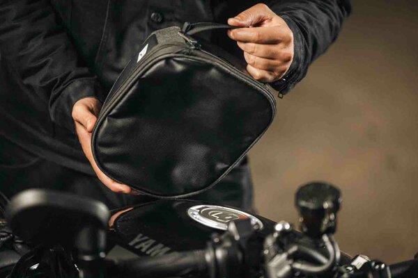 SW MOTECH / SWモテック Legend Gear (レジェンドギア) マグネティックタンクバッグ LT3. 3.5 l - 5.5 l. マグネティックファスナー | BC.TRS.00.401.20000