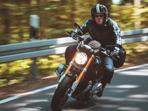SW-MOTECH / SWモテック 「レジェンドギア」 タンクバッグ LT2 - 5.5 L ストラップファスナー(防水) | BC.TRS.00.402.10000