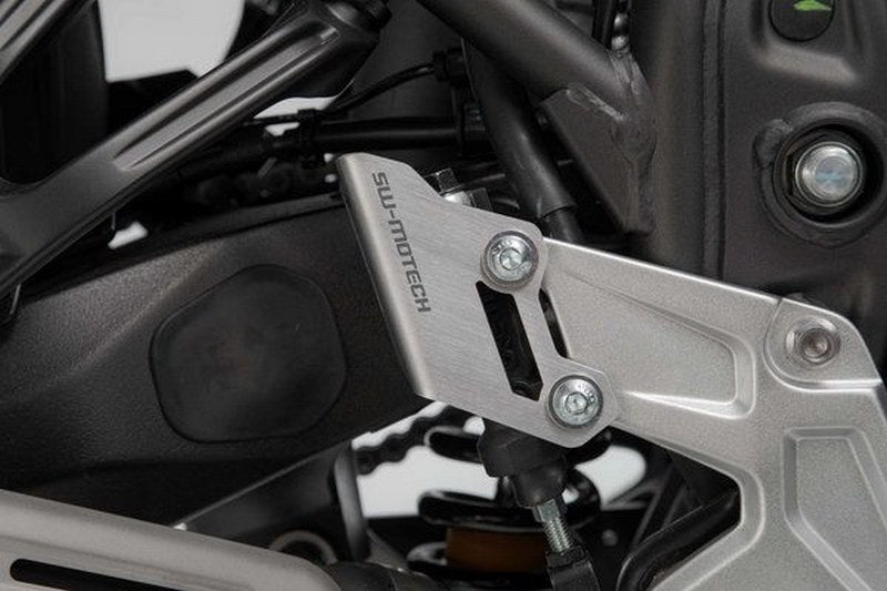 SW-MOTECH / SWモテック ブレーキシリンダーガード シルバー Yamaha テネレ 700 (19-). | BPS.06.799.10000/S