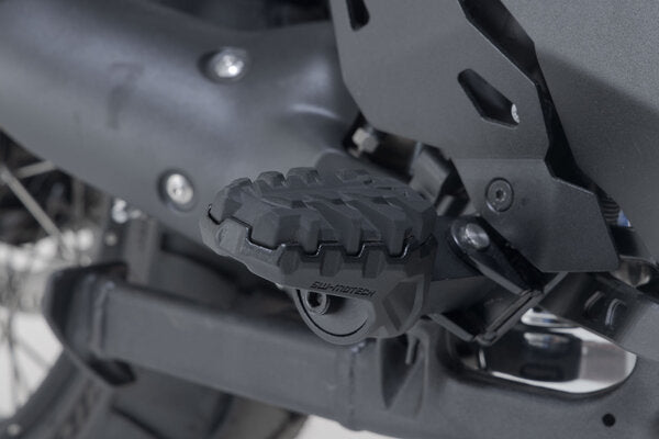 SW MOTECH / SWモテック EVO フットレストキット ブラック Honda / Suzuki / KTM models. | FRS.01.112.10303/B