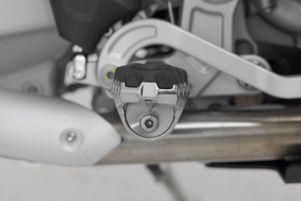 SW MOTECH / SWモテック EVO フットレストキット Yamaha Tenere テネレ 700 models (19-). | FRS.06.112.10201