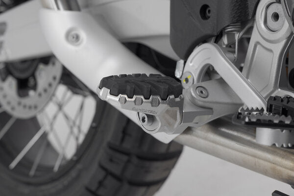 SW MOTECH / SWモテック EVO フットレストキット Yamaha Tenere テネレ 700 models (19-). | FRS.06.112.10201