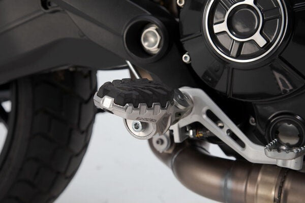 SW-MOTECH / SWモテック EVO フットレストキット | FRS.22.112.10002