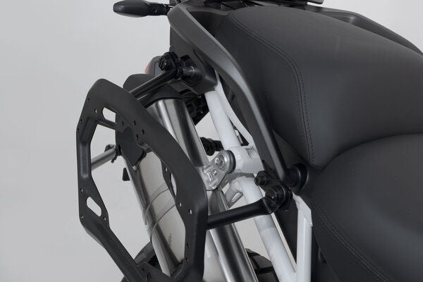 SWモテック / SW-Motech PRO サイドキャリア ブラック Tri Tiger 1200 Rally / GT Explorer (22-). | KFT.11.905.30102/B