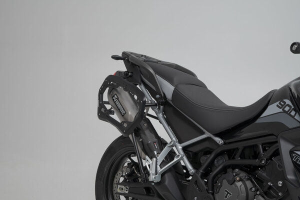 SWモテック / SW-Motech TRAX ADV アルミケースシステム + Akrapovic. シルバー 45/37 l. Triumph Tiger 900 (19-23). | KFT.11.953.72002/S