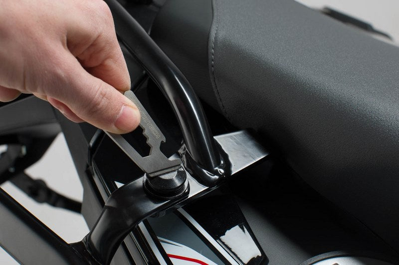 SWモテック / SW-MOTECH マルチツールキーチェーン シルバー