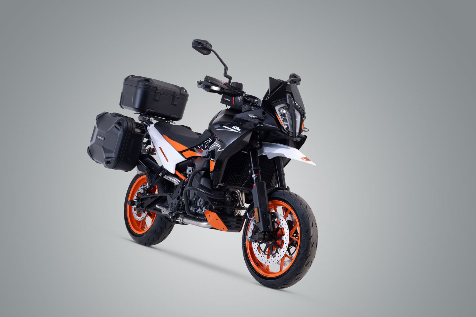 SW-MOTECH / SWモテック トップケース付きアドベンチャーツーリングセット DUSC(ブラック)。KTM 790 Adventure/R、890 Adventure/R、890 SM T。 | ADV.04.521.65000/B