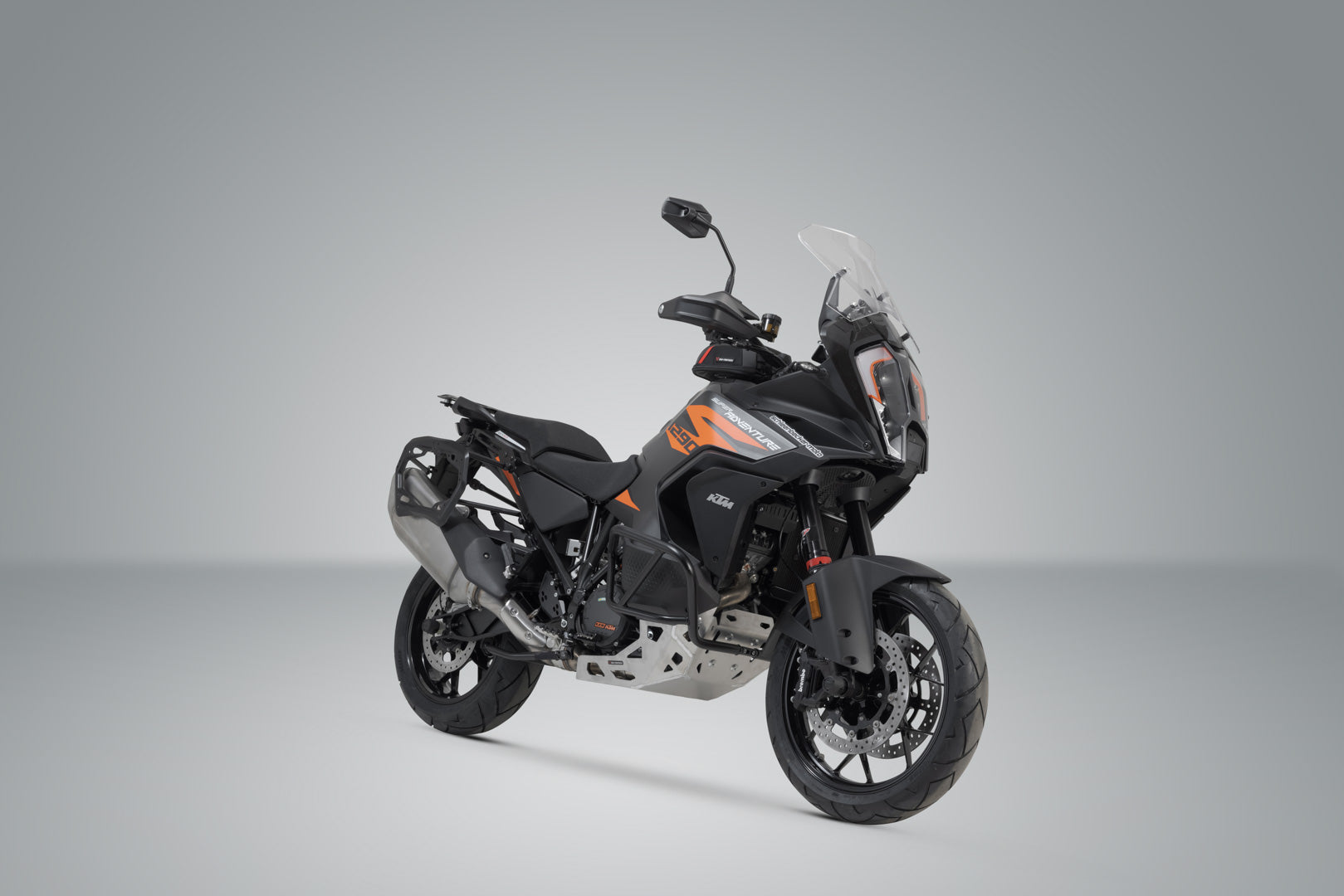 SW-MOTECH / SWモテック アドベンチャーツーリングセット DUSC(トップケース XL ブラック付き)。KTM 1290 / 1390 スーパーアドベンチャー(21年以降)。 | ADV.04.835.66000/B