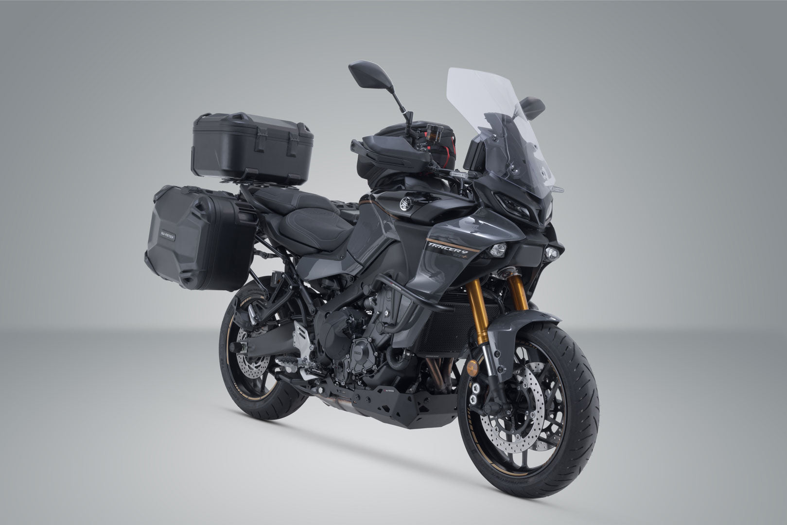 SW-MOTECH / SWモテック トップケース付きアドベンチャーツーリングセット DUSC(ブラック)。Yamaha・トレーサー 9 / GT (20-) / GT+ (22-)。 | ADV.06.921.65000/B