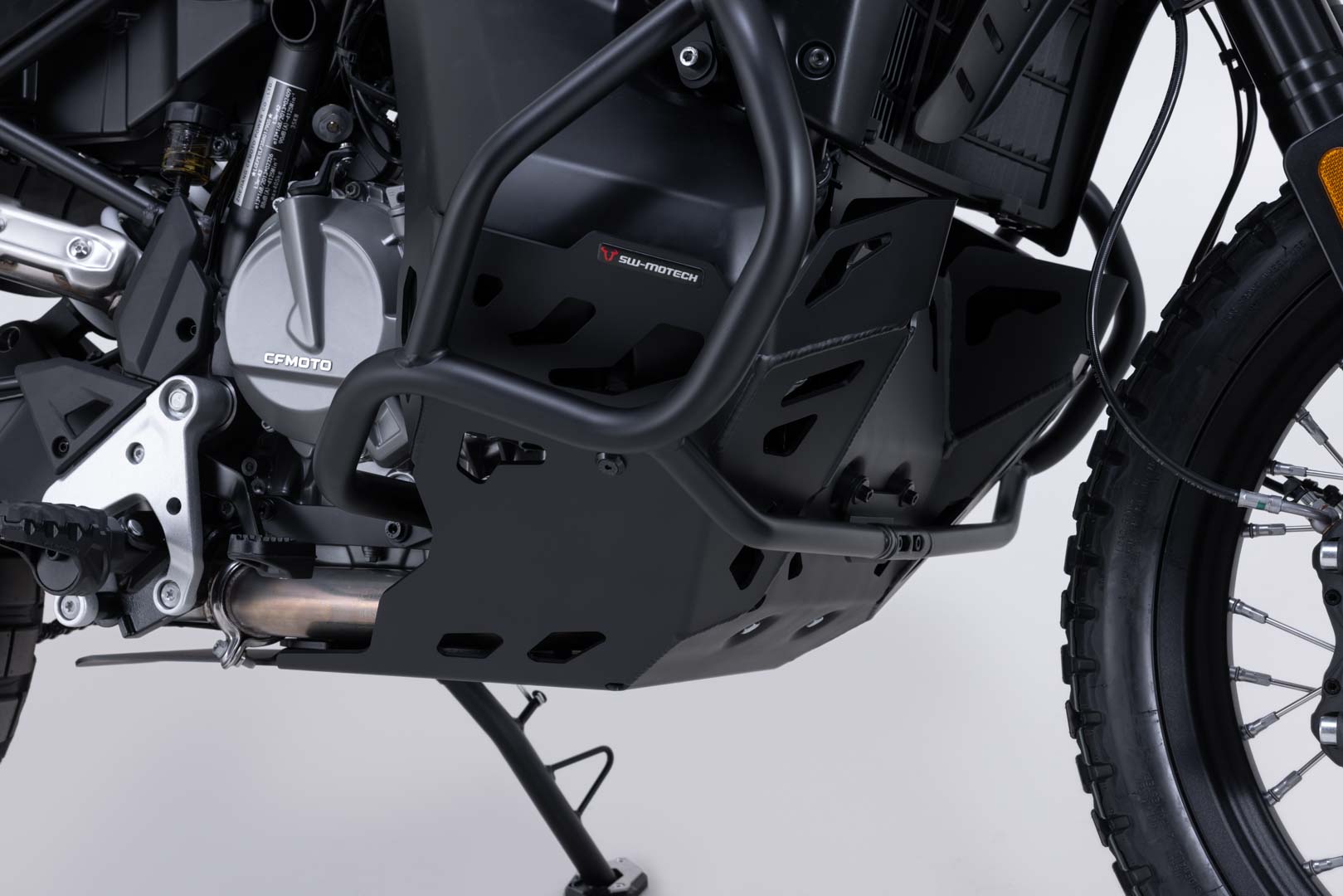 SW-MOTECH / SWモテック CFMoto 800MT-X用アドベンチャーツーリングセット(24-)。 | ADV.10.057.76000