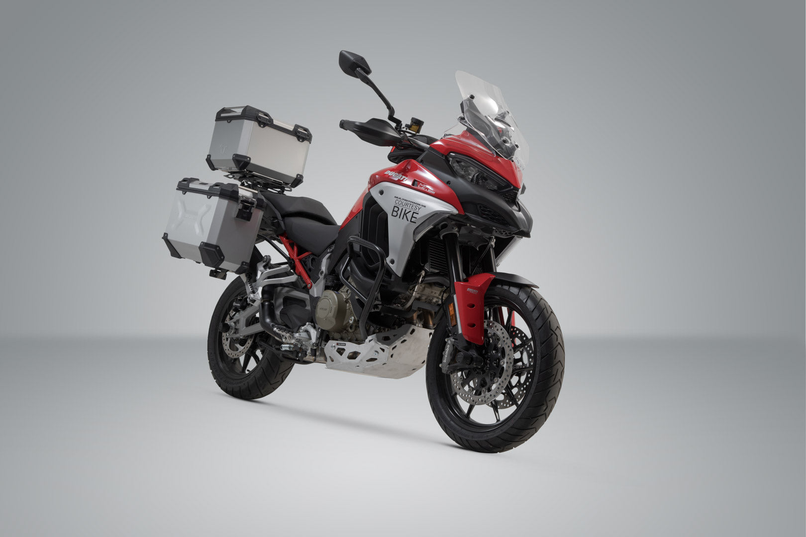 SW-MOTECH / SWモテック アドベンチャーツーリングセット TRAX ADV 米国モデル シルバー Ducati Multistrada V4 (20-)。 | ADV.22.822.75101/S