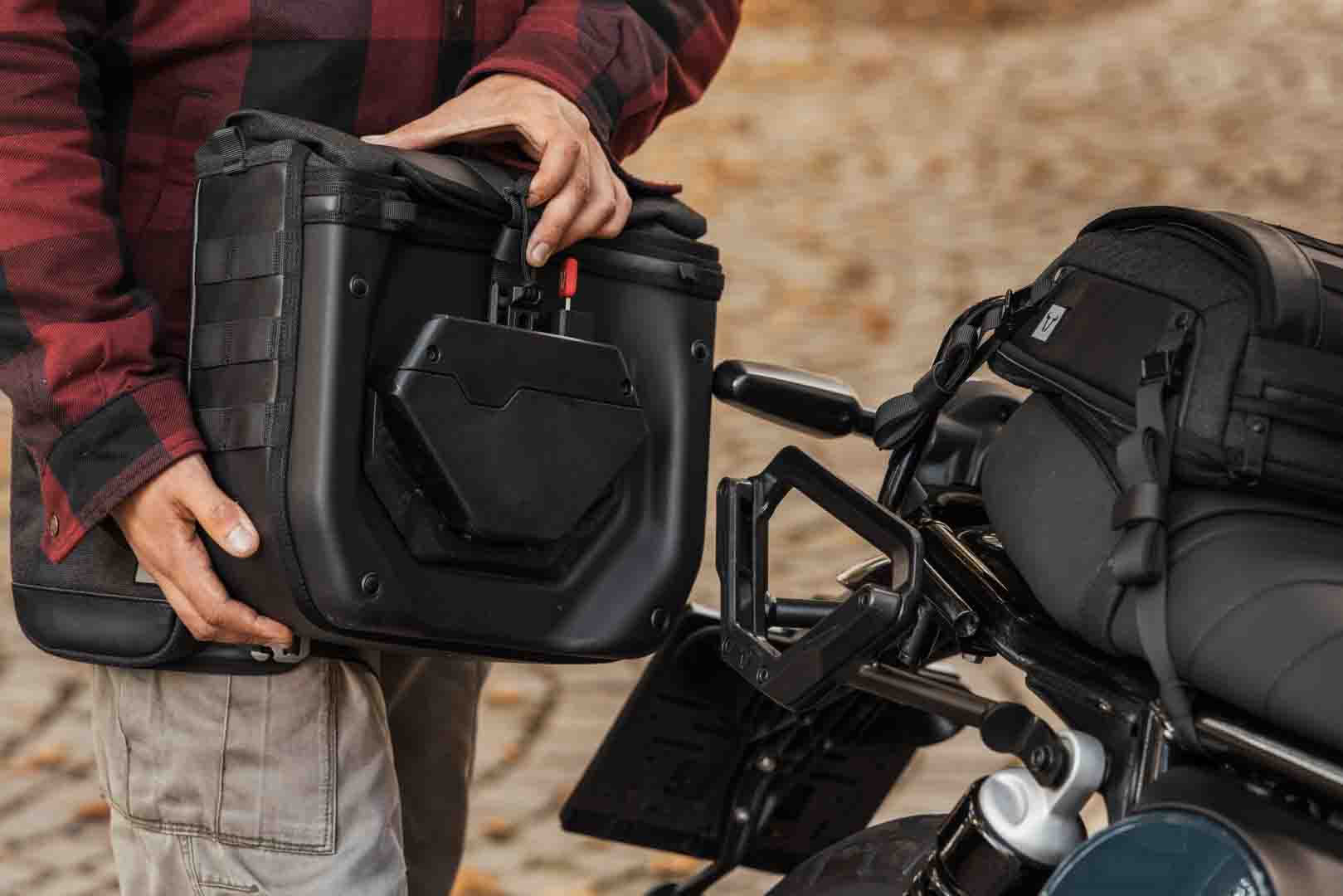 SW-MOTECH / SWモテック Legend Gear サイドバッグ 11L ブラック。V-LOC用。 | BC.HTA.00.401.20000