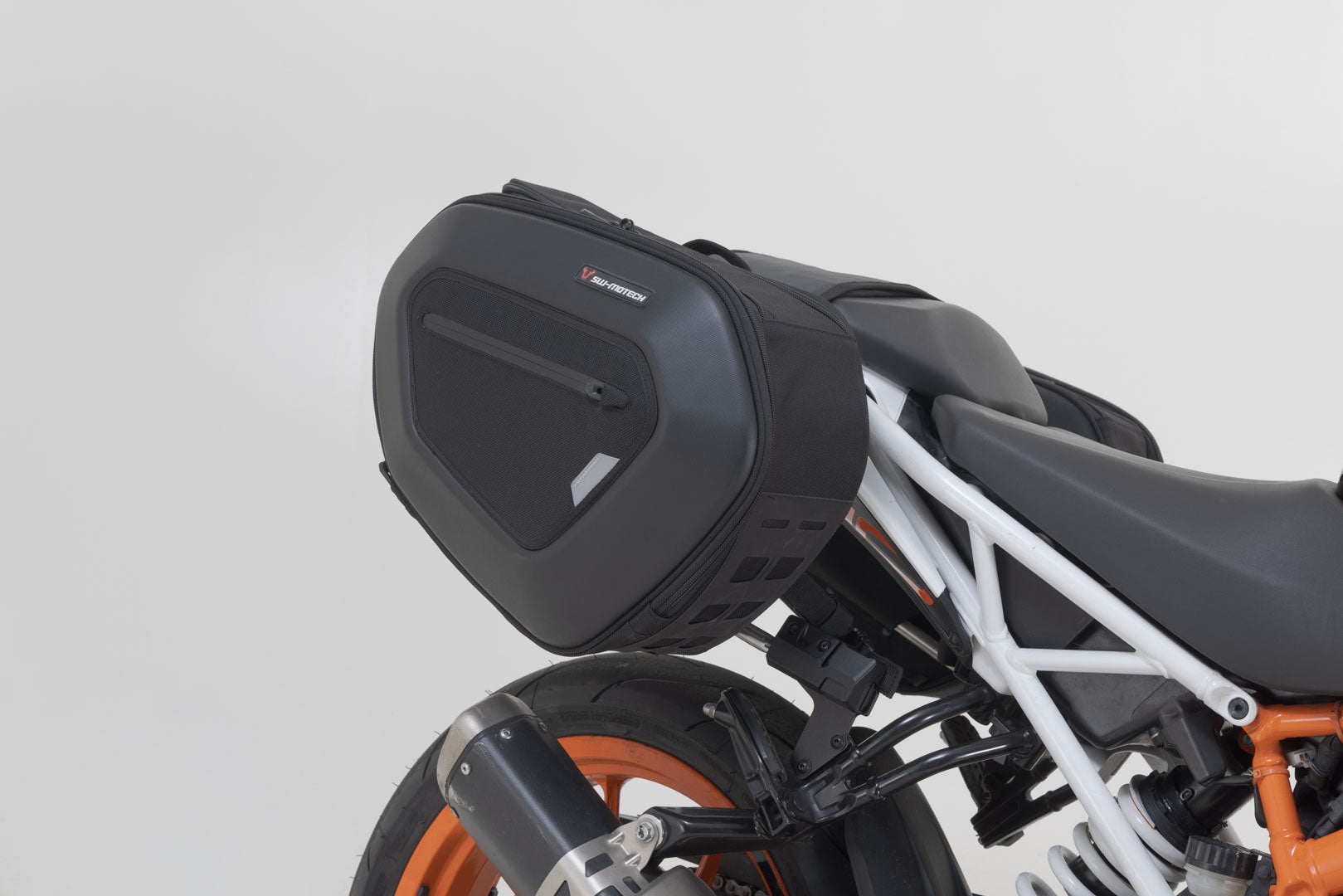 SW-MOTECH / SWモテック PRO Blaze H サドルバッグセット ブラック。KTM 125 / 390 Duke (17-23)。 | BC.HTA.04.740.35400