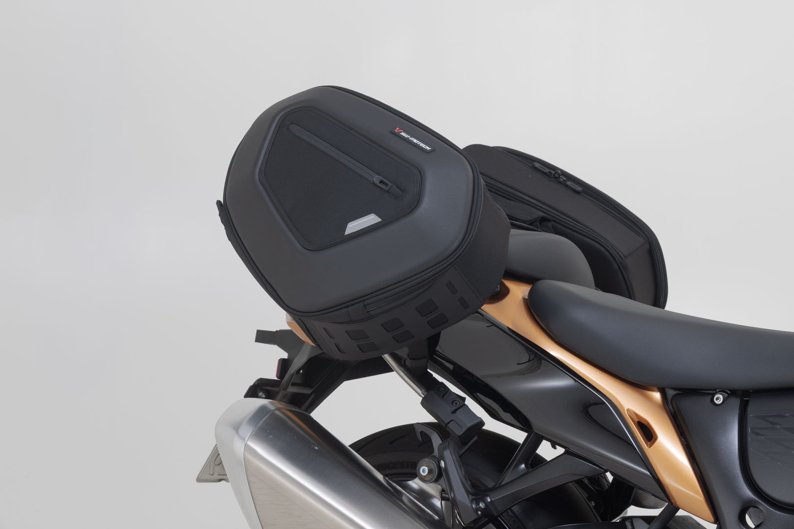 SW-MOTECH / SWモテック PRO Blaze H サドルバッグセット ブラック。Suzuki GSX 1300 R ハヤブサ (08-20)。 | BC.HTA.05.740.35500