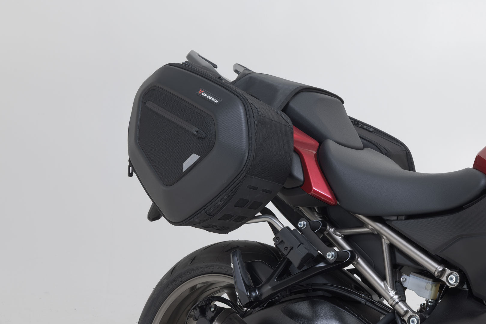 SW-MOTECH / SWモテック PRO Blaze H サドルバッグセット ブラック。Suzuki GSX-S 1000 GT (21-)。 | BC.HTA.05.740.36000