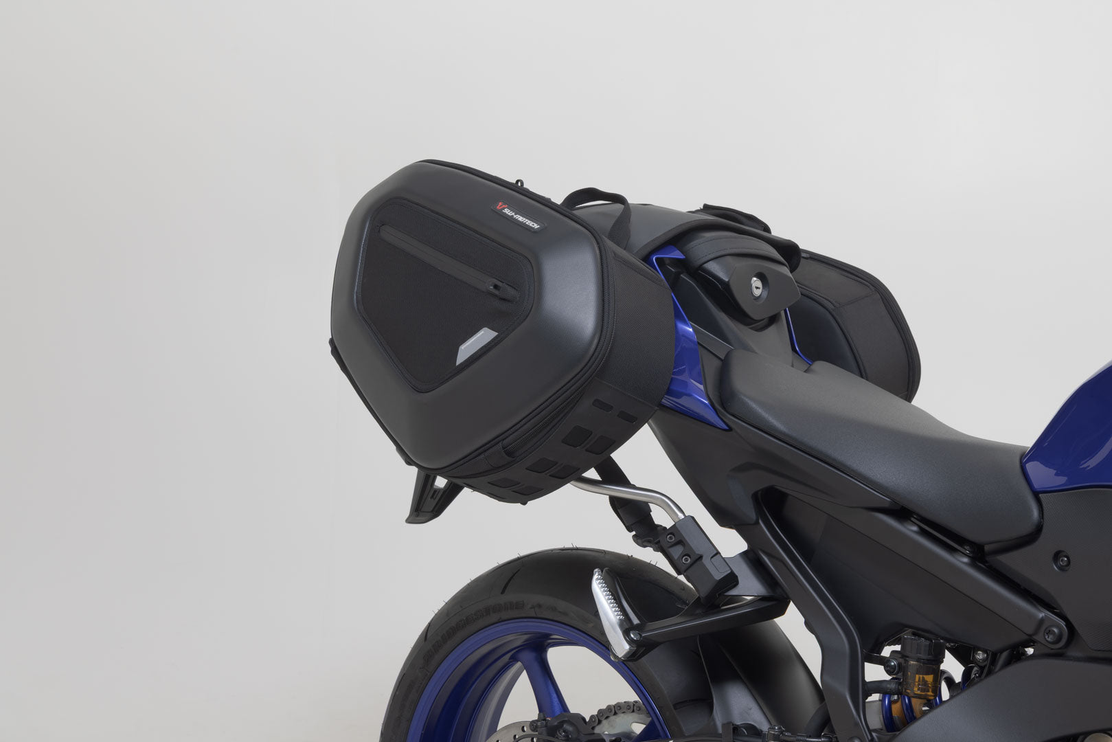 SW-MOTECH / SWモテック PRO Blaze サドルバッグセット ブラック。Yamaha YZF-R9 (24-)。 | BC.HTA.06.740.37500