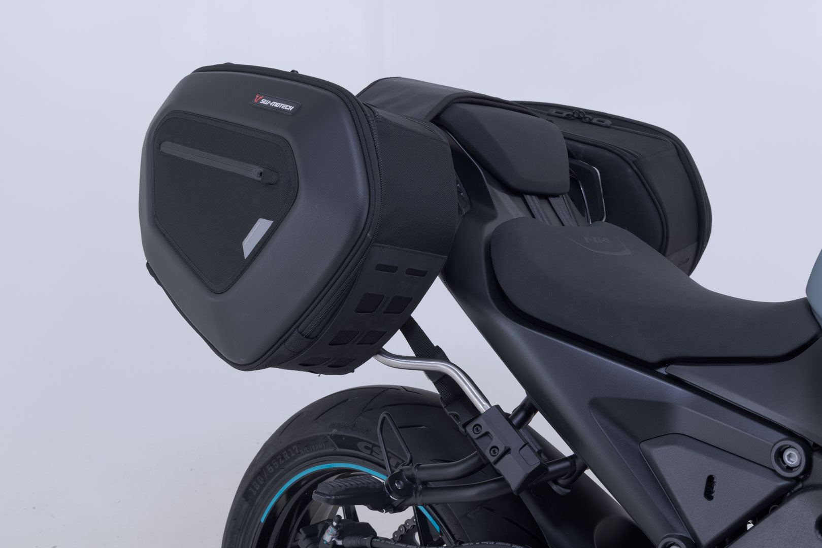 SW-MOTECH / SWモテック PRO Blaze H サドルバッグセット ブラック。CFMoto 675NK (25-)。 | BC.HTA.10.740.35000