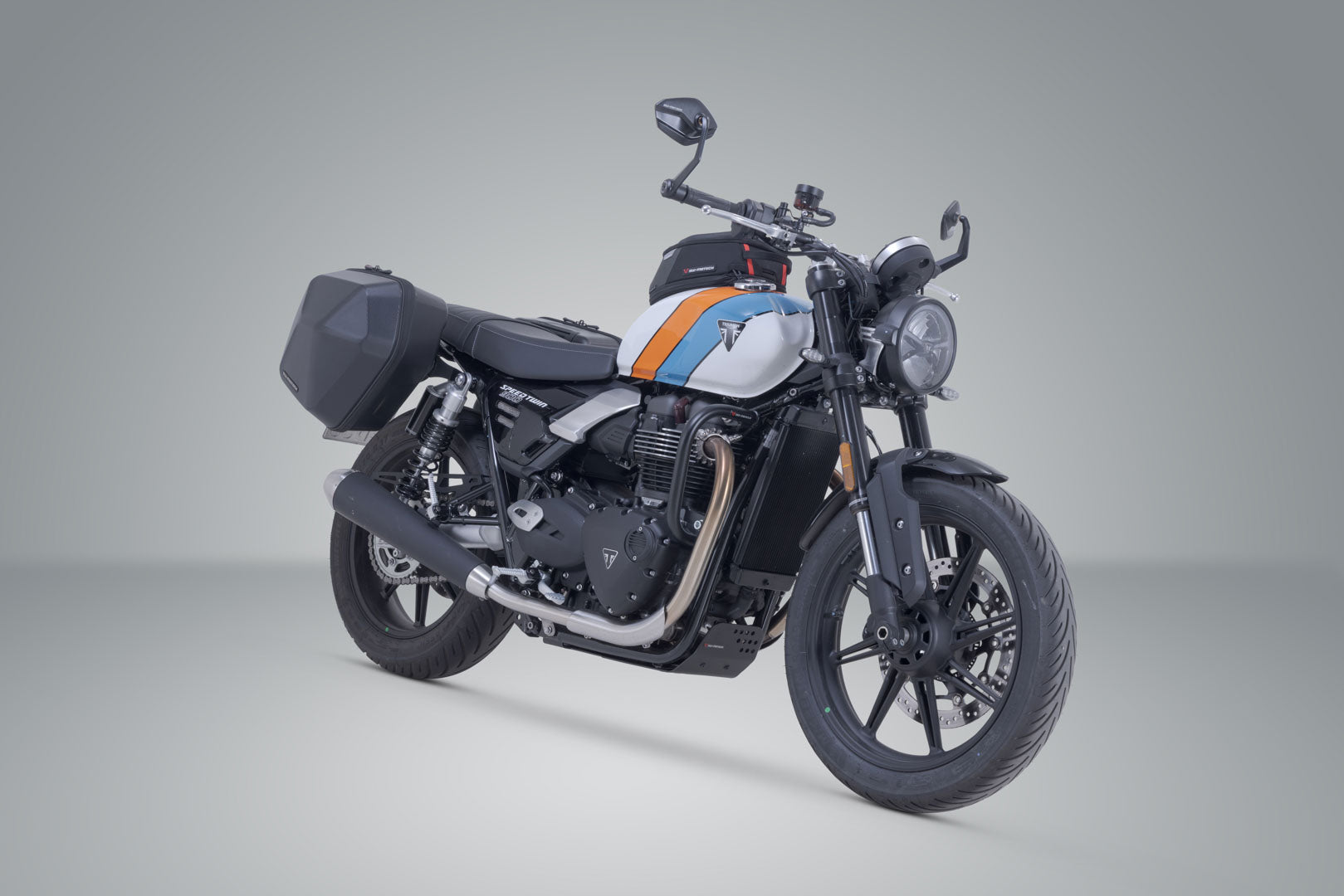 SW-MOTECH / SWモテック URBAN ABS サイドケースシステム 2個 16.5 リットル。Triumph スピードツイン 900 (24-)。 | BC.HTA.11.667.30100/B