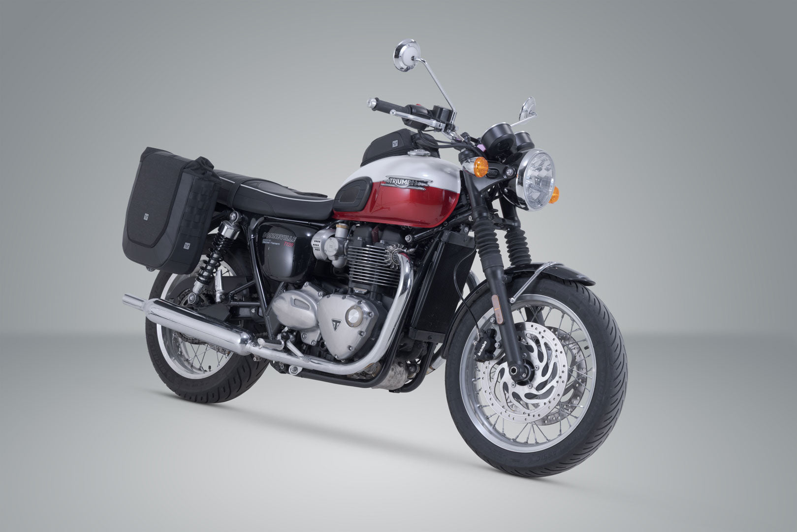 SW-MOTECH / SWモテック Legend Gear サイドバッグシステム V-LOC 16/16 リットル。 Triumph ボンネビル T100 (16-)/ T120 (15-)。 | BC.HTA.11.743.22000