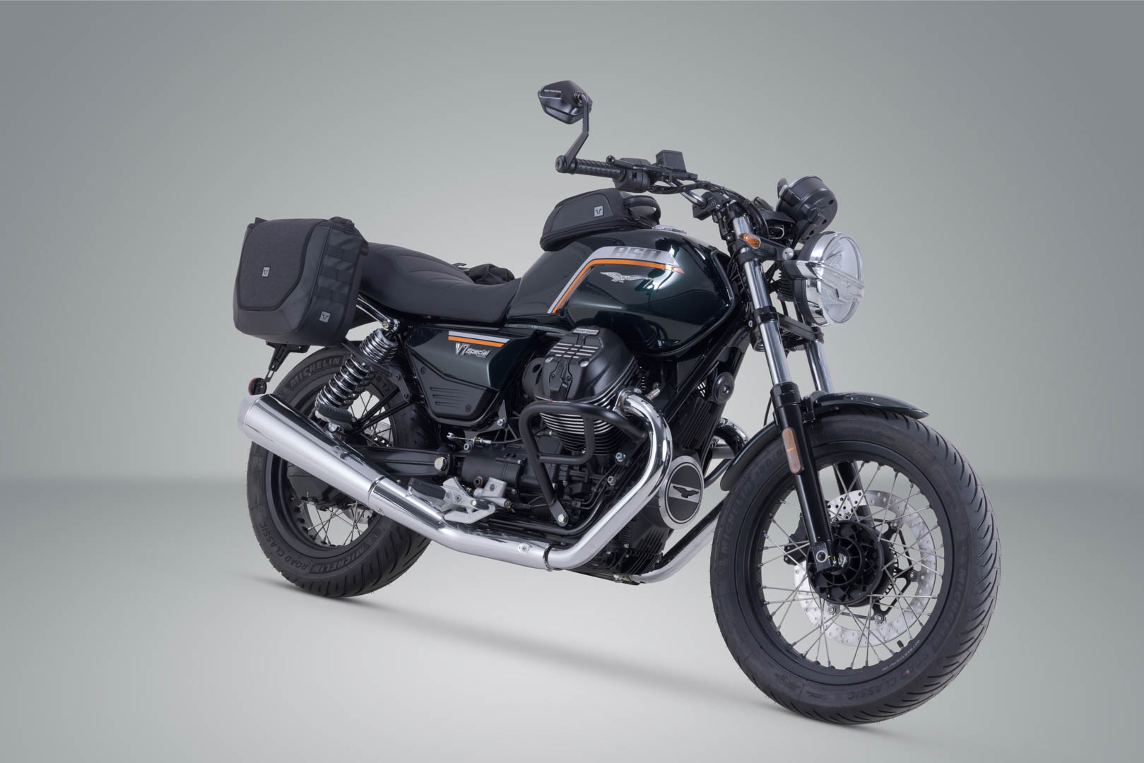 SW-MOTECH / SWモテック Legend Gear サイドバッグシステム V-LOC 11/11 リットル。 Moto Guzzi V7 モデル(20-)。 | BC.HTA.17.847.22000