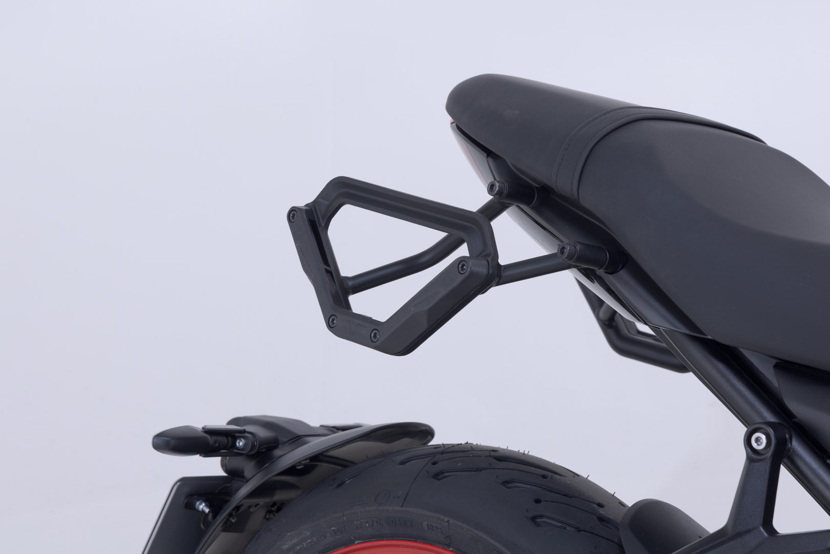 SW-MOTECH / SWモテック サイドバッグ WP-System V-LOC 16/16 リットル。Triumph・トライデント 660 (21-25)。 | BC.SYS.11.842.32000