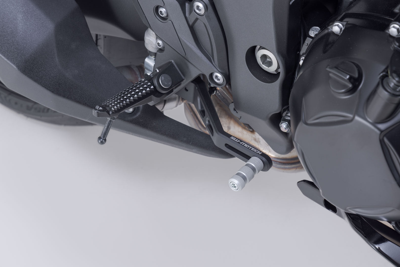 SW-MOTECH / SWモテック Kawasaki Z1100 / SE(25-)用フットブレーキレバー。 | FBL.08.065.10000