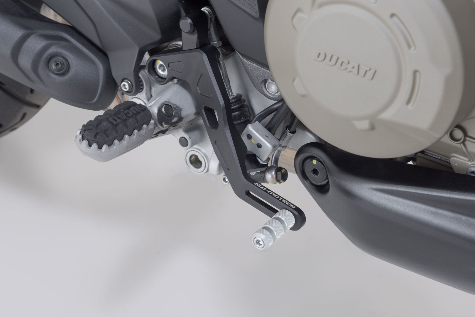 SW-MOTECH / SWモテック フットブレーキレバー Ducati Multistrada V4 / S (24-)。 | FBL.22.251.10000