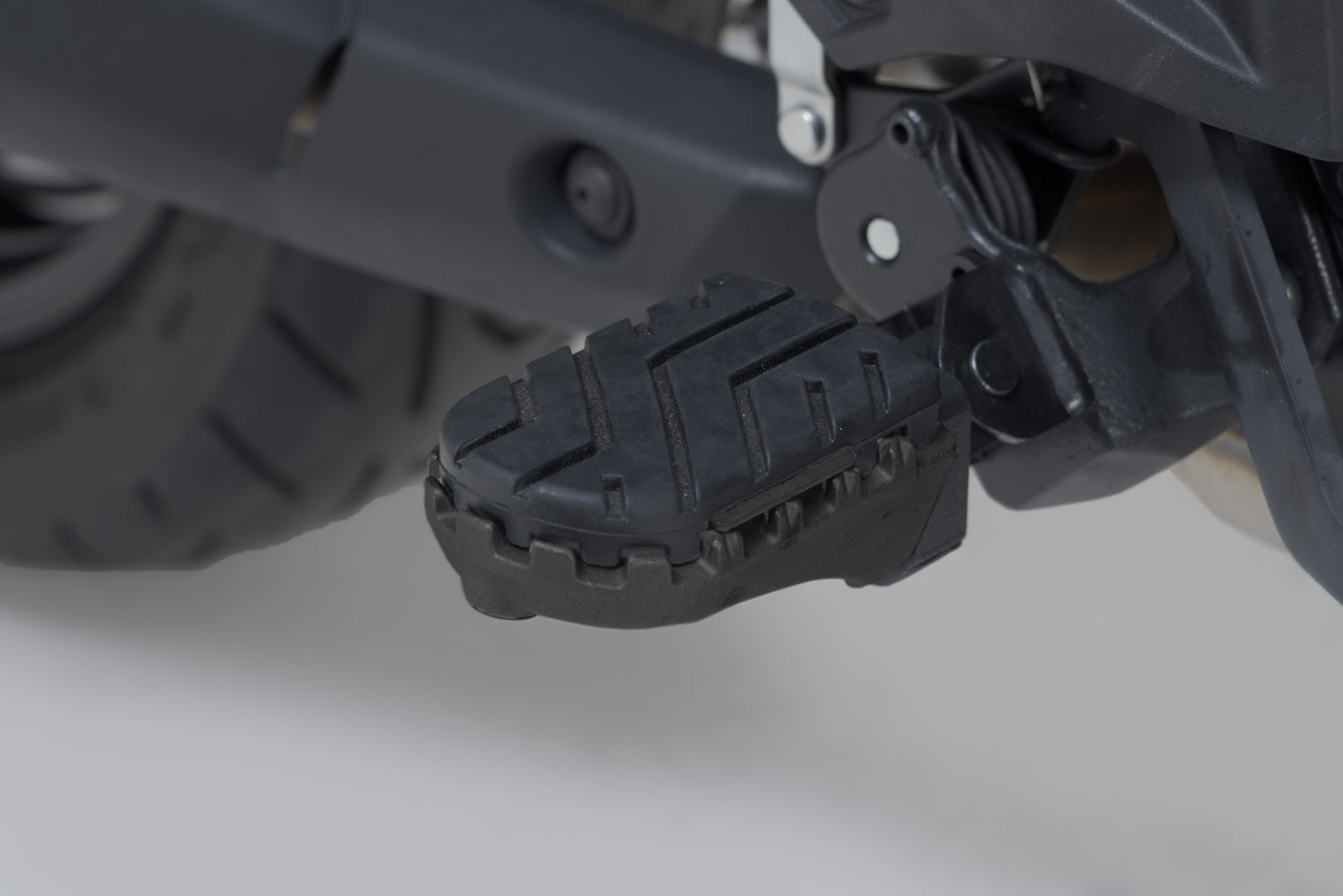 SW-MOTECH / SWモテック ION フットペグキット ブラック。Suzuki V-Strom 800 (22-)。 | FRS.05.011.10200/B