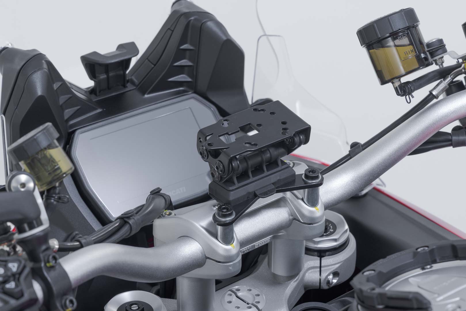 SW-MOTECH / SWモテック ナビゲーションマウント(ブラック)。Ducati Multistrada V4(20-)、V2(24-)。 | GPS.22.646.10201/B