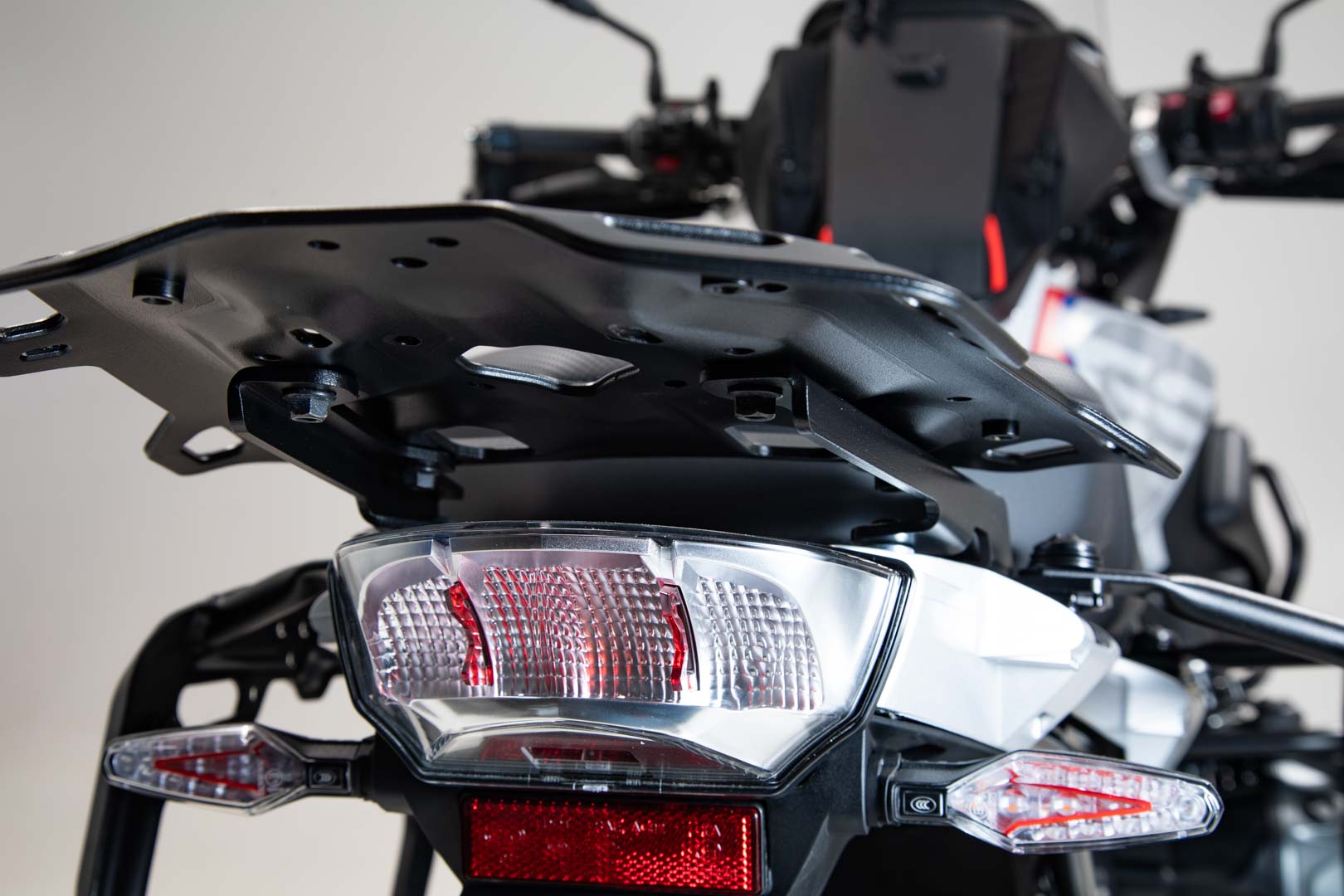 SW-MOTECH / SWモテック DUSC L トップケースシステム ブラック。41 l。BMW R 1200/1250 GS LC Adv (13-)用。 | GPT.07.782.65101/B