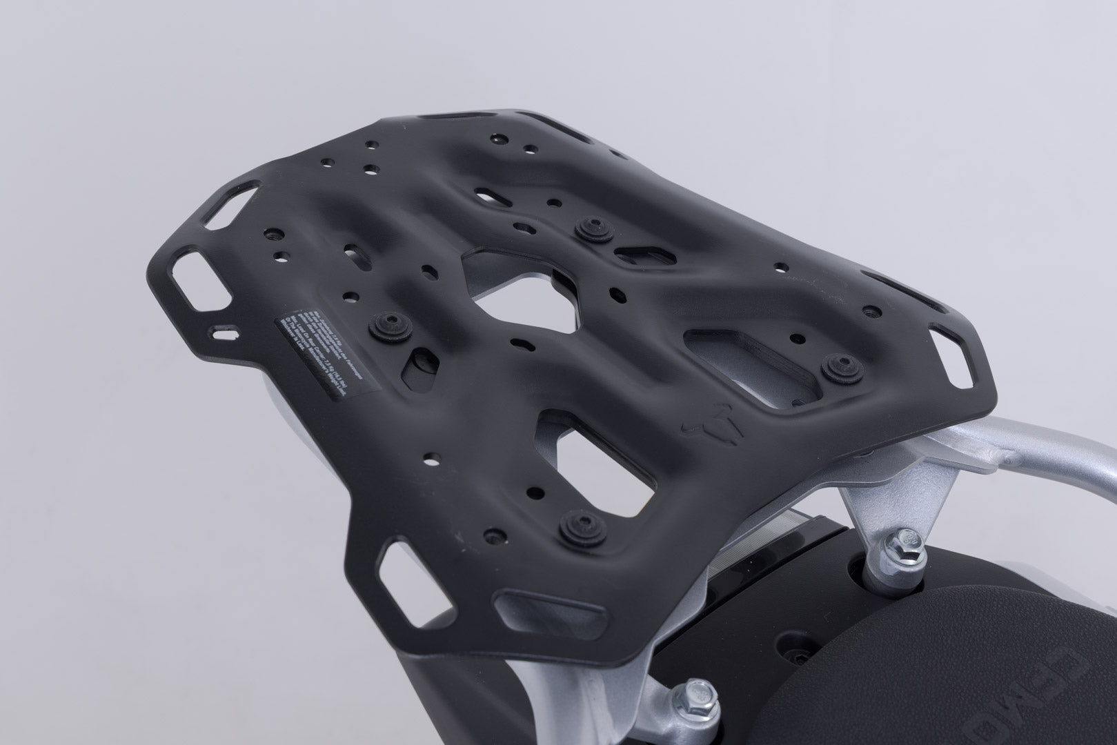 SW-MOTECH / SWモテック ADVENTURE-RACK リアキャリア ブラック。CFMoto 700MT / 800MT / 800MT Explore。 | GPT.10.032.19001/B