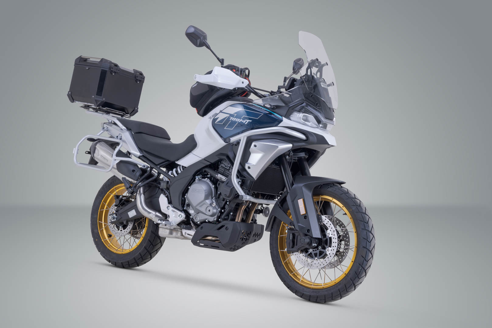 SW-MOTECH / SWモテック TRAX ADV トップケースシステム ブラック。CFMoto 700MT / 800MT / 800MT Explore。 | GPT.10.032.70001/B