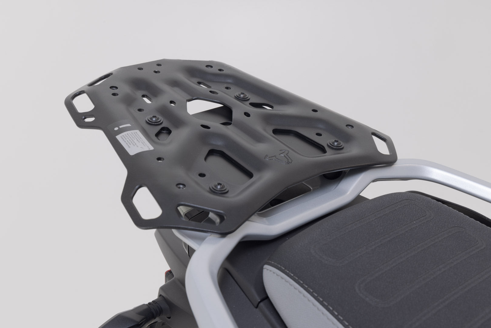 SW-MOTECH / SWモテック ADVENTURE-RACK リアキャリア ブラック。CFMoto 450MT (23-)/ 800 MT-X (24-)用。 | GPT.10.625.19001/B