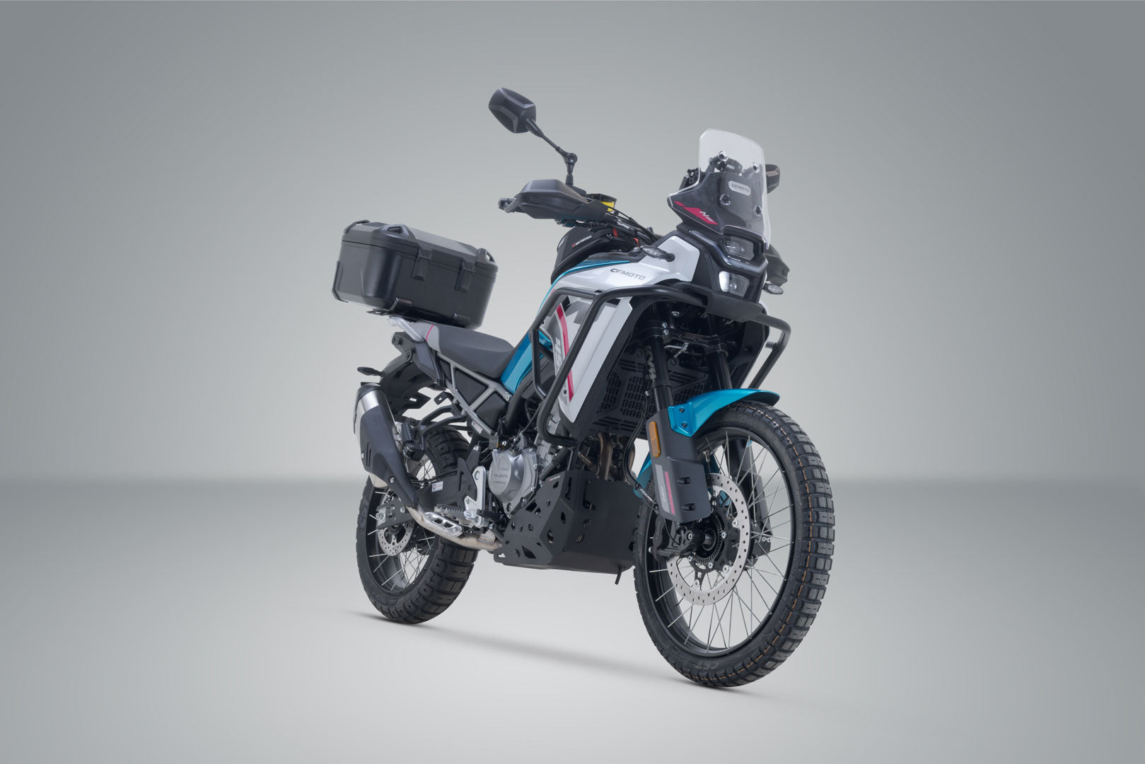 SW-MOTECH / SWモテック DUSC L トップケースシステム ブラック。41 リットル。CFMoto 450MT (23-)/800 MT-X (24-)。 | GPT.10.625.65002/B
