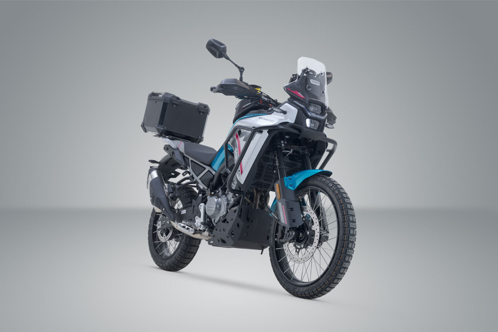 SW-MOTECH / SWモテック TRAX ADV トップケースシステム ブラック。CFMoto 450MT (23-) / 800 MT-X (24-)。 | GPT.10.625.70001/B