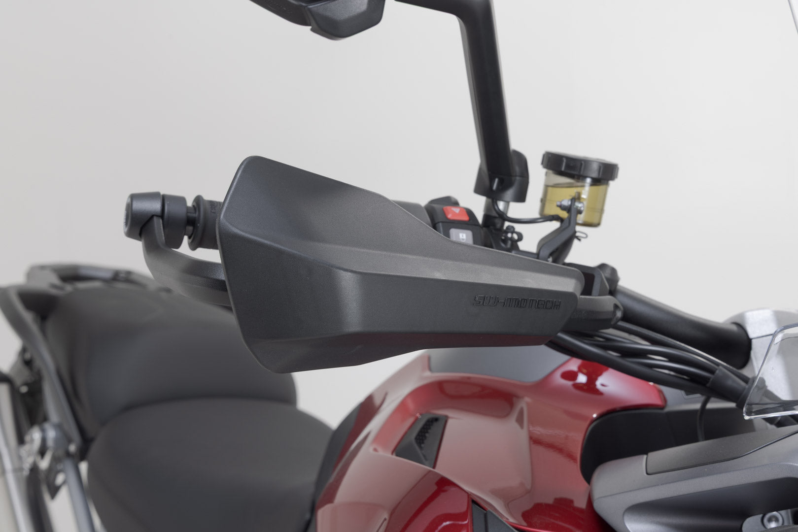 SW-MOTECH / SWモテック スポーツ用ハンドプロテクターキット(ブラック)。Triumph・タイガー 1200GT/ラリーモデル用。 | HDG.00.220.23001/B