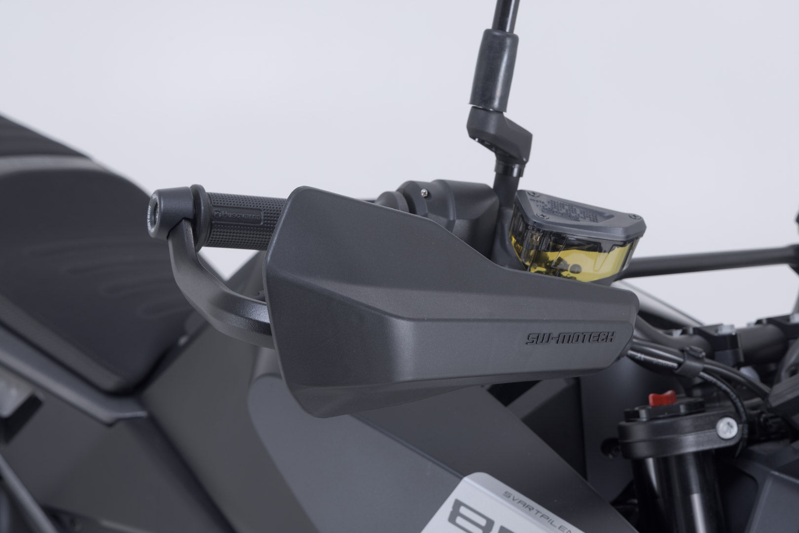 SW-MOTECH / SWモテック スポーツ用ハンドプロテクターキット(ブラック)。ハスクバーナ・スヴァルトピレン 801 (24-)。 | HDG.00.220.28900/B