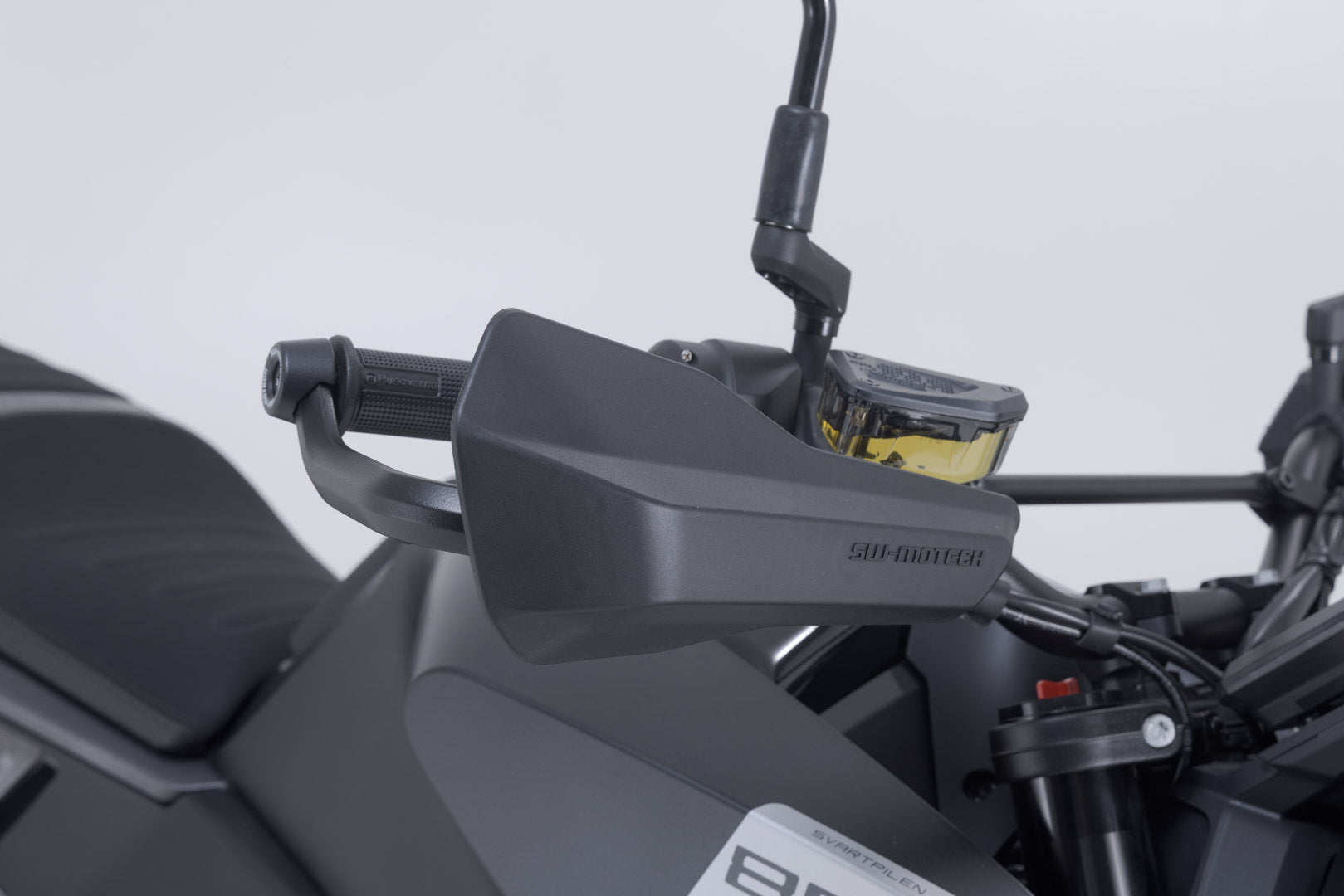 SW-MOTECH / SWモテック スポーツ用ハンドプロテクターキット(ブラック)。ハスクバーナ・スヴァルトピレン 801 (24-)。 | HDG.00.220.28900/B